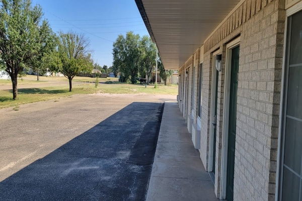 Foto van 2 Queensize bedden | Niet roken - Vakantiehuis in Texhoma, OK - parking