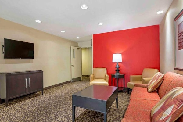 Foto van 1 Queensize Bed | Mobil Access Tub Ste Smk Ktchn - Vakantiehuis in Indianapolis IN - Facilities