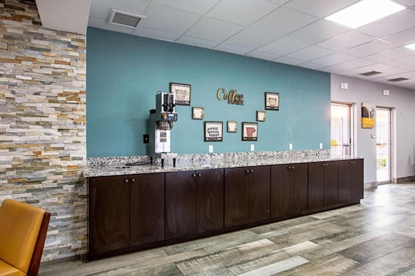 Foto van 2 tweepersoonsbedden (queensize) | Rookvrij - Vakantiehuis in Atlanta - HallReception