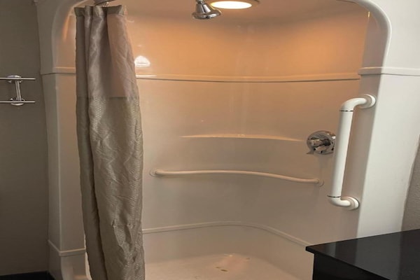 Foto van Bakersfield | 1 tweepersoonsbed | Toegankelijk voor mindervaliden/bad - BathRoom